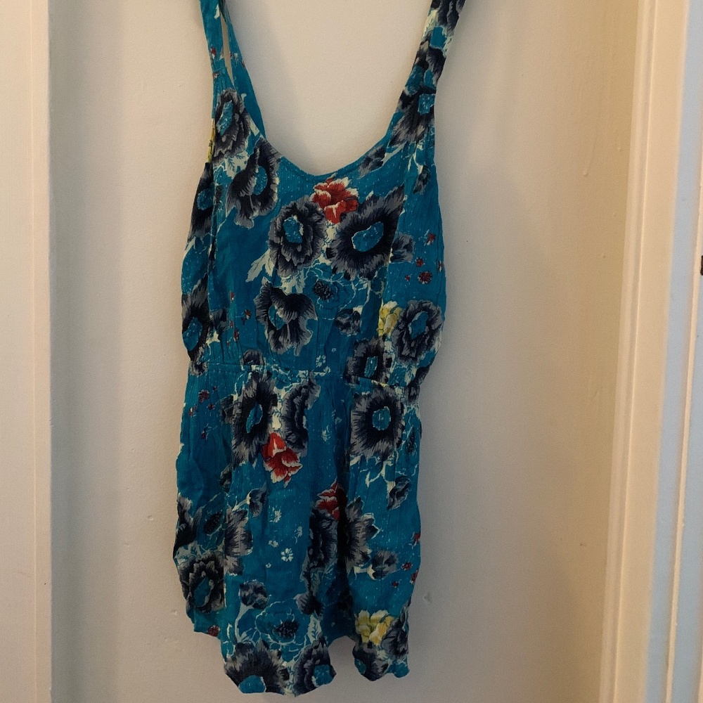 Billabong floral romper - size L